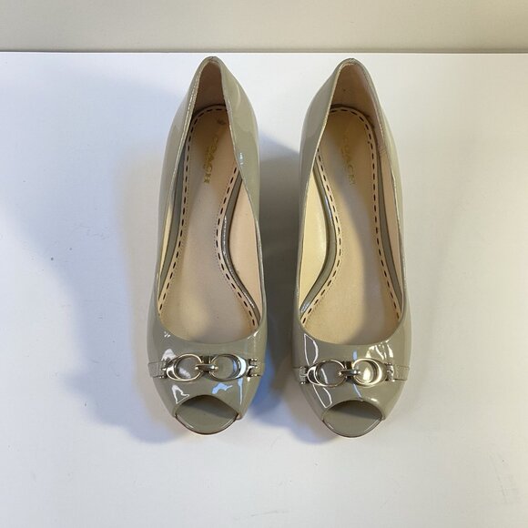 COACH Womens 8 B Peep Toe Patent Leather Buckle Wedge Pumps Taupe Classic - Picture 2 of 16